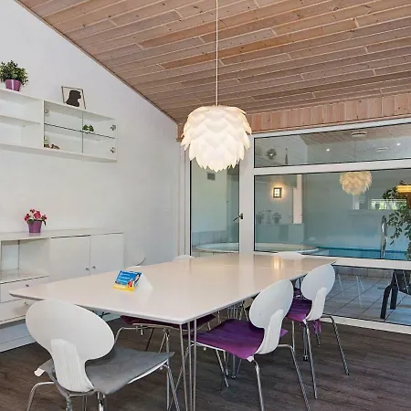 Feriehus Five-bedroom Holiday In Ringkøbing 2 *