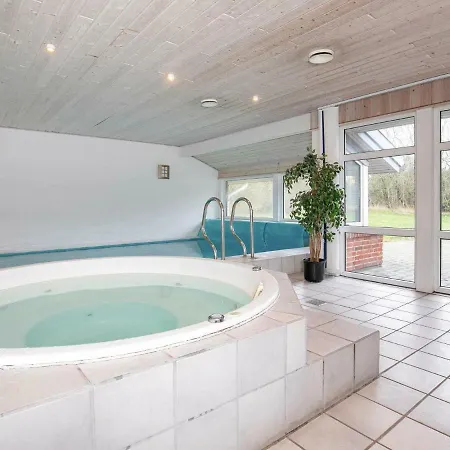 Feriehus Five-bedroom Holiday In Ringkøbing 2