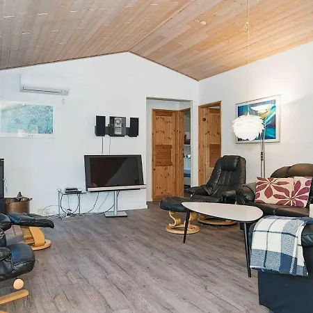 Five-bedroom Holiday In Ringkøbing 2